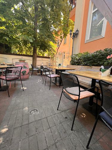 София център, ул. „Христо Белчев“ 29b, 1000 София