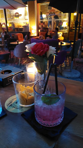 ANYWAY cocktail bar - Пловдив