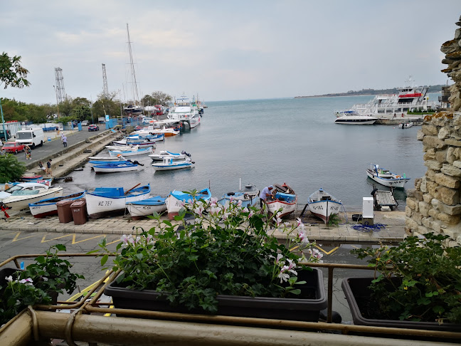 Ресторант “Капитанска среща“ - Гастрономия и хотелиерство